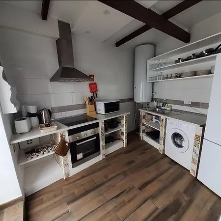 Δωμάτια σε οικογενειακή κατοικία Blife Castelya Private *